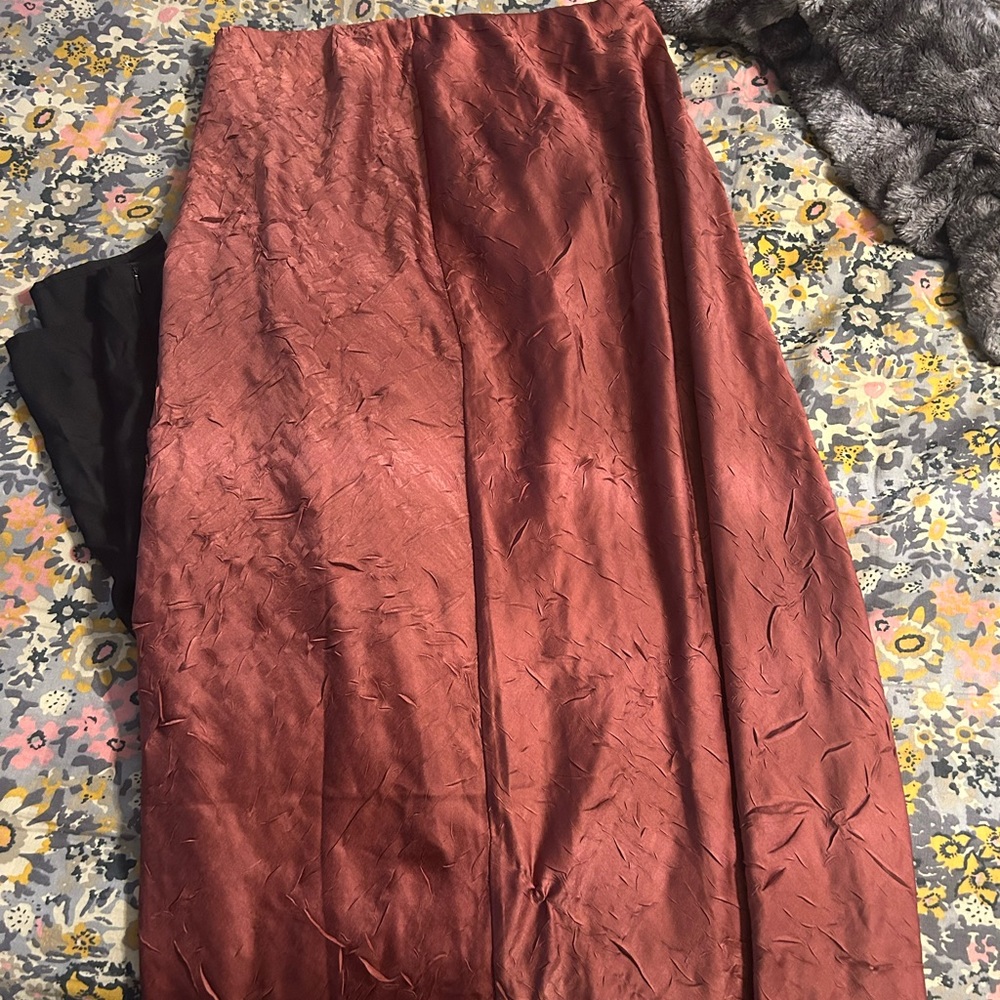 Lulu’s crinkle maxi skirt